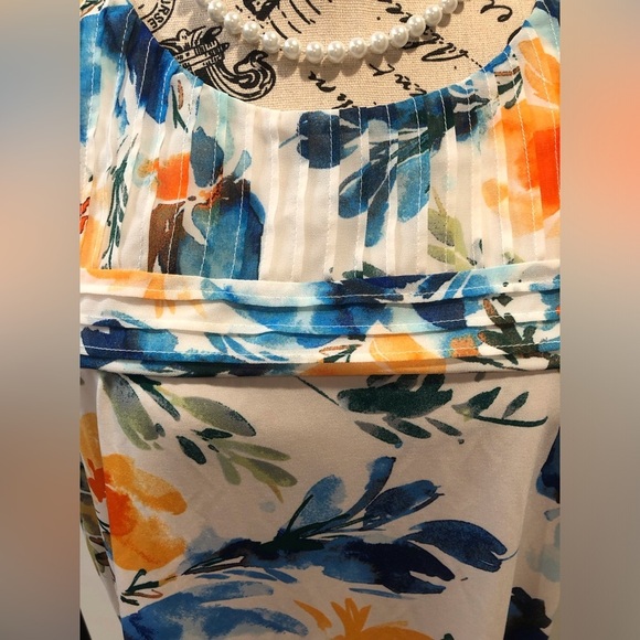 Calvin Klein XL Pin Tucked White, Blue and Orange Floral Women's Top Flutter S/S - Picture 3 of 7